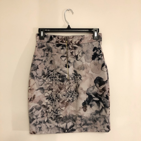 Floral H&M Pencil Skirt - Picture 2 of 4